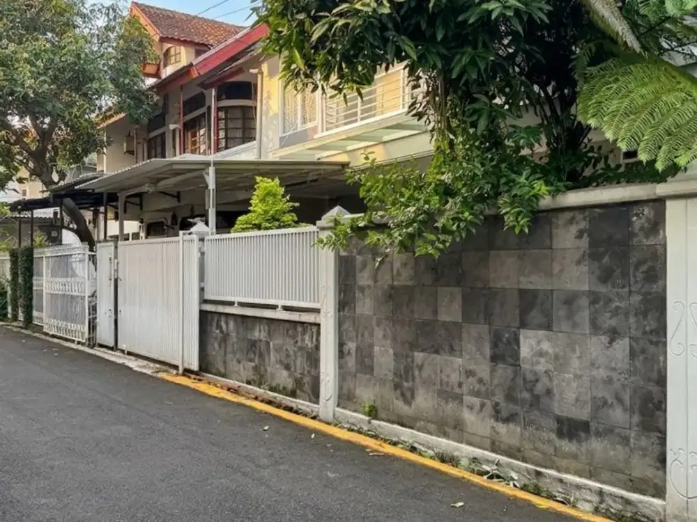 Dijual Rumah nyaman di kawasan strategis Turangga, Kota Bandung. Cocok untuk hunian keluarga maupun investasi.