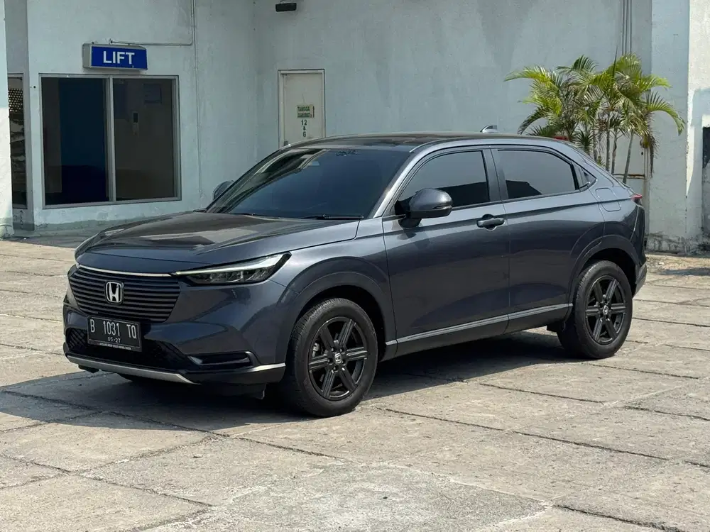 KM 28rb LOW !! DP 10jt HONDA HRV E CVT 2022 !! SIAPA CEPAT AJA !!