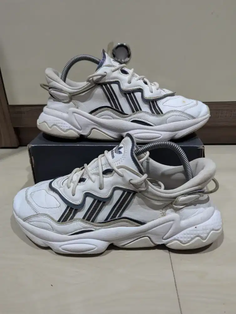 Sepatu Adidas ozweego size 42