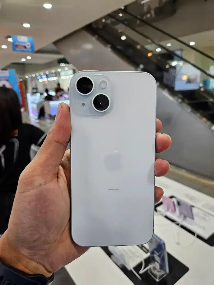 IPHONE 15 BASIC 256GB GARANSI RESMI INDONESIA 1 TAHUN