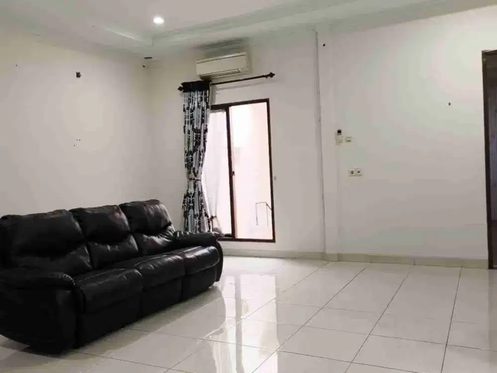 disewakan rumah semi furnished 2 lantai di cluster heliconia harapan indah bekasi