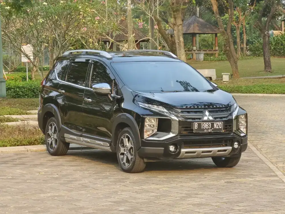 Mitsubishi Xpander Cross 1.5 Automatic 2021 Bensin Hitam Metalik