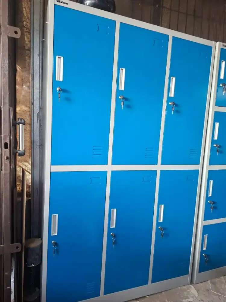 Lemari loker 6 pintu jumbo,bahan besi plat tebal,merk VIP star