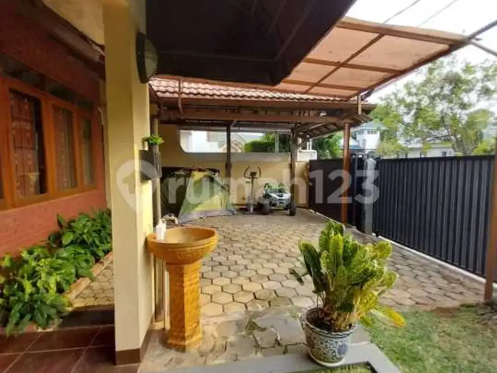 Rumah 1 Lantai Dg Taman Yang Luas Dekat Pintu Tol di Graha Cinere