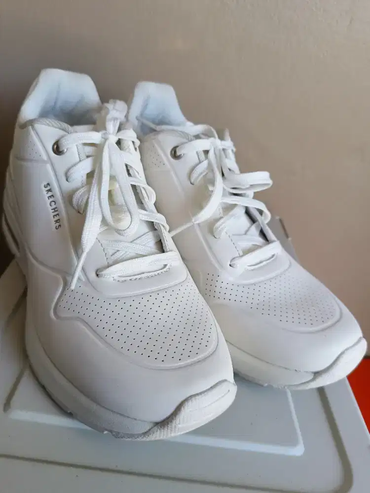 Sepatu skechers size 39