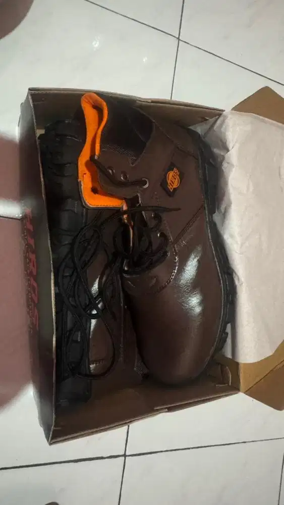 Di jual sepatu safety size 47