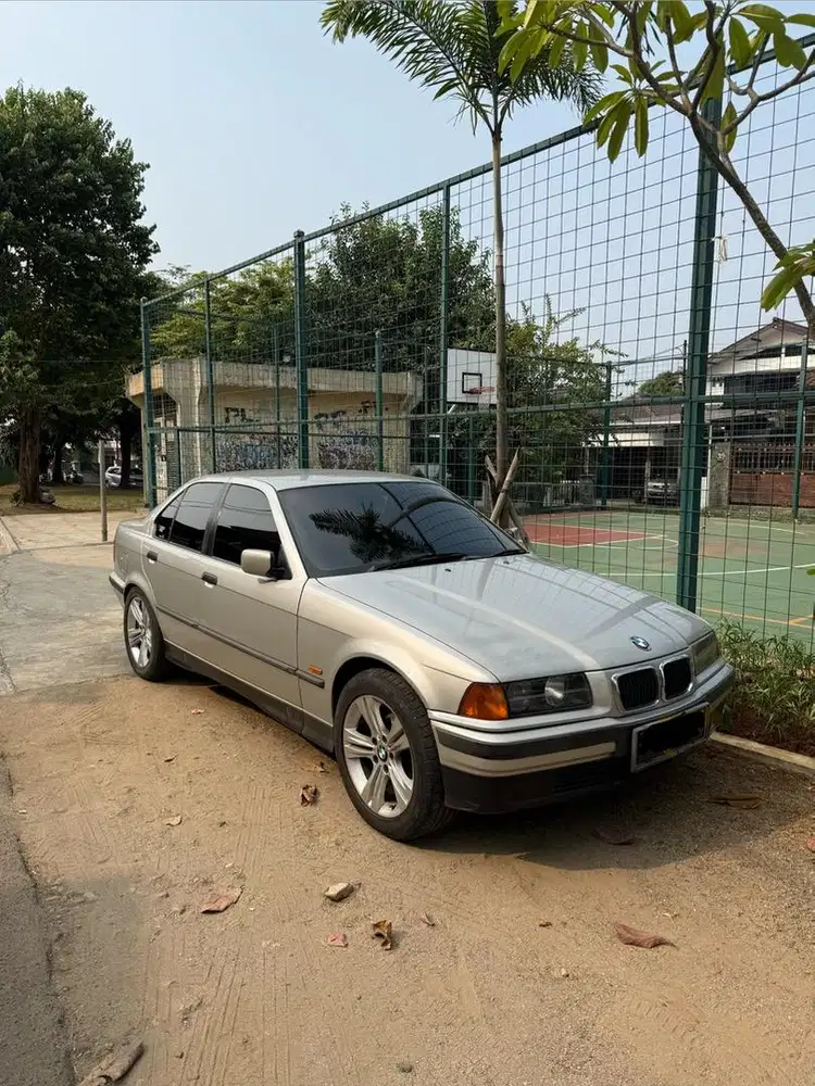 BMW 318i 1997 Bensin