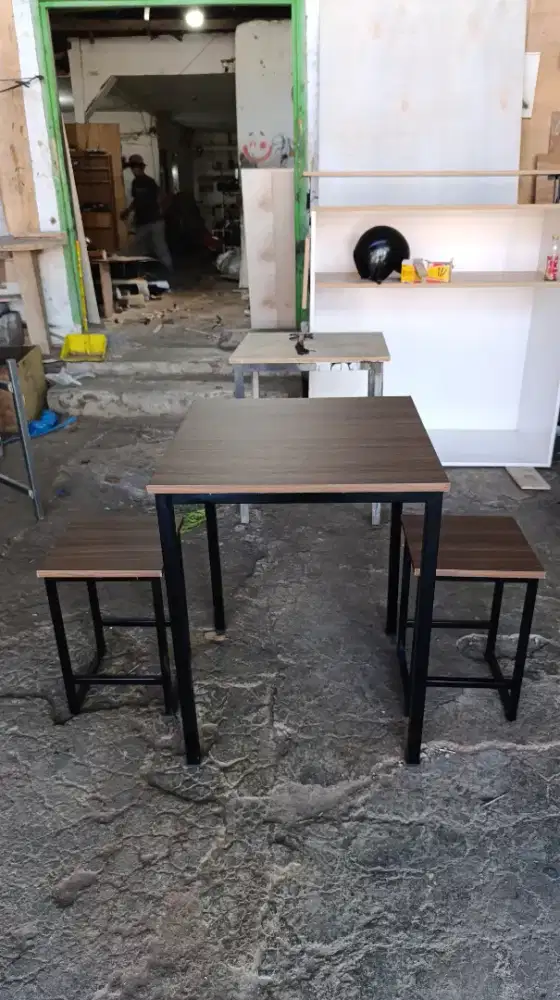Meja Set Cafe 1meja 60×60/ dilengkapi 2 kursi