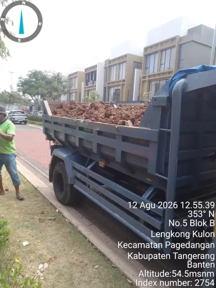 Jasa buang puing dan angkutan sampah