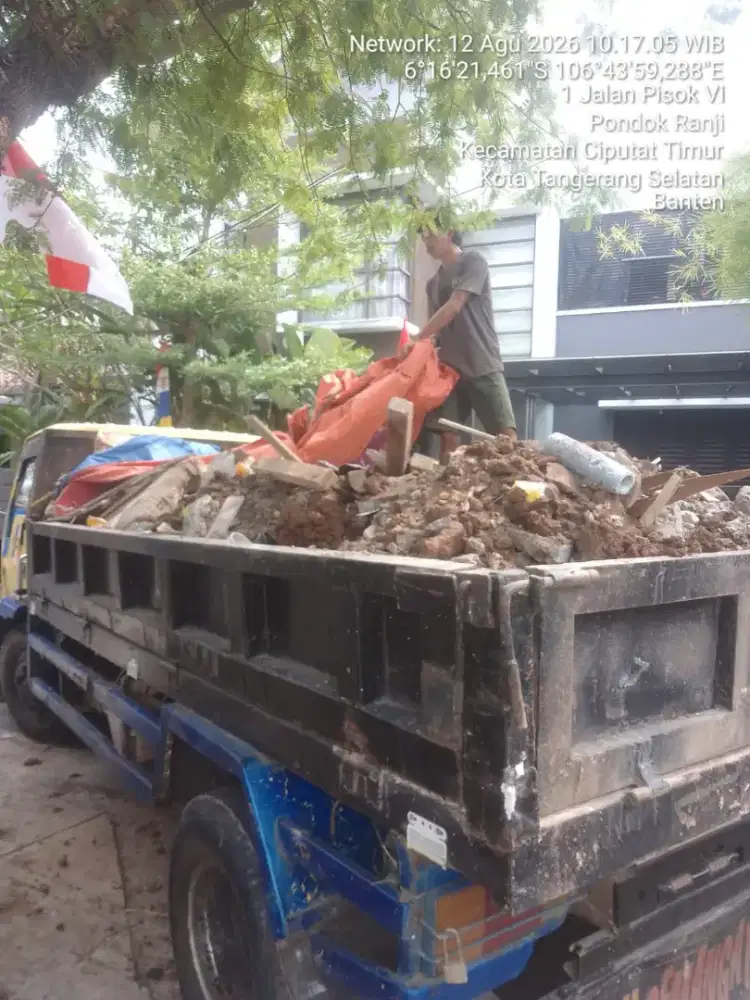 Jasa buang puing dan urugan tanah