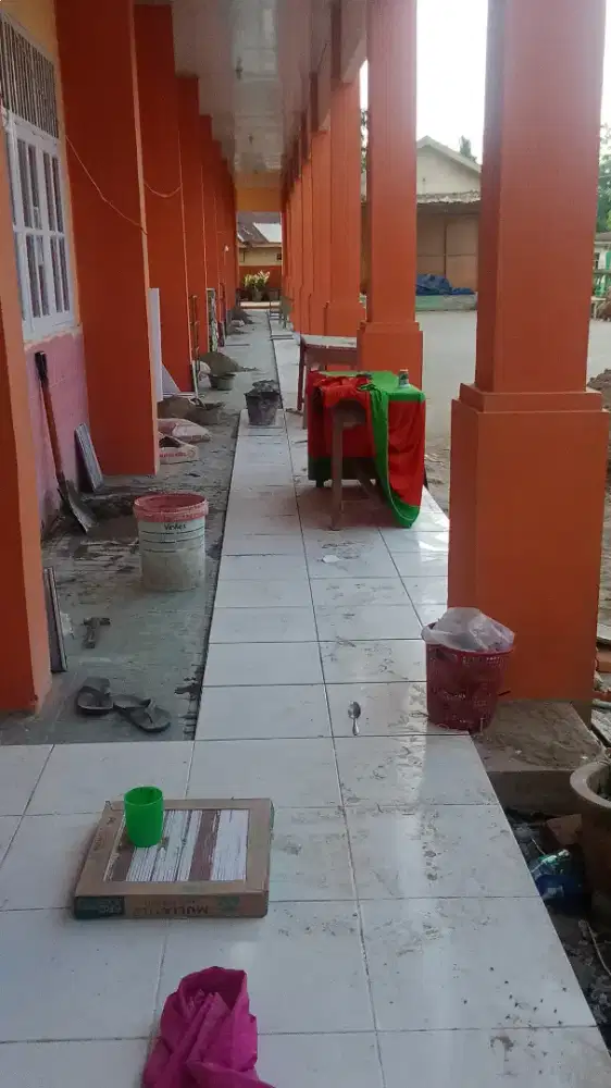 TUKANG BANGUNAN BERGARANSI