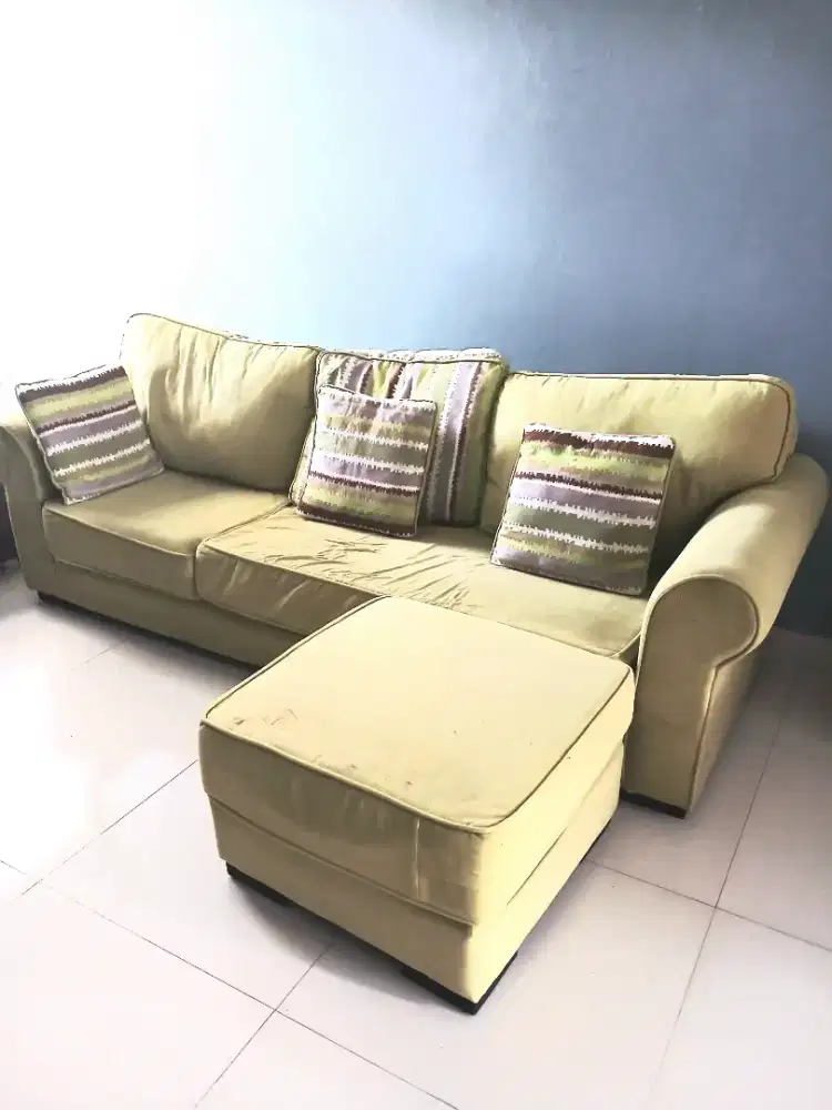 Sofa besar tipe L