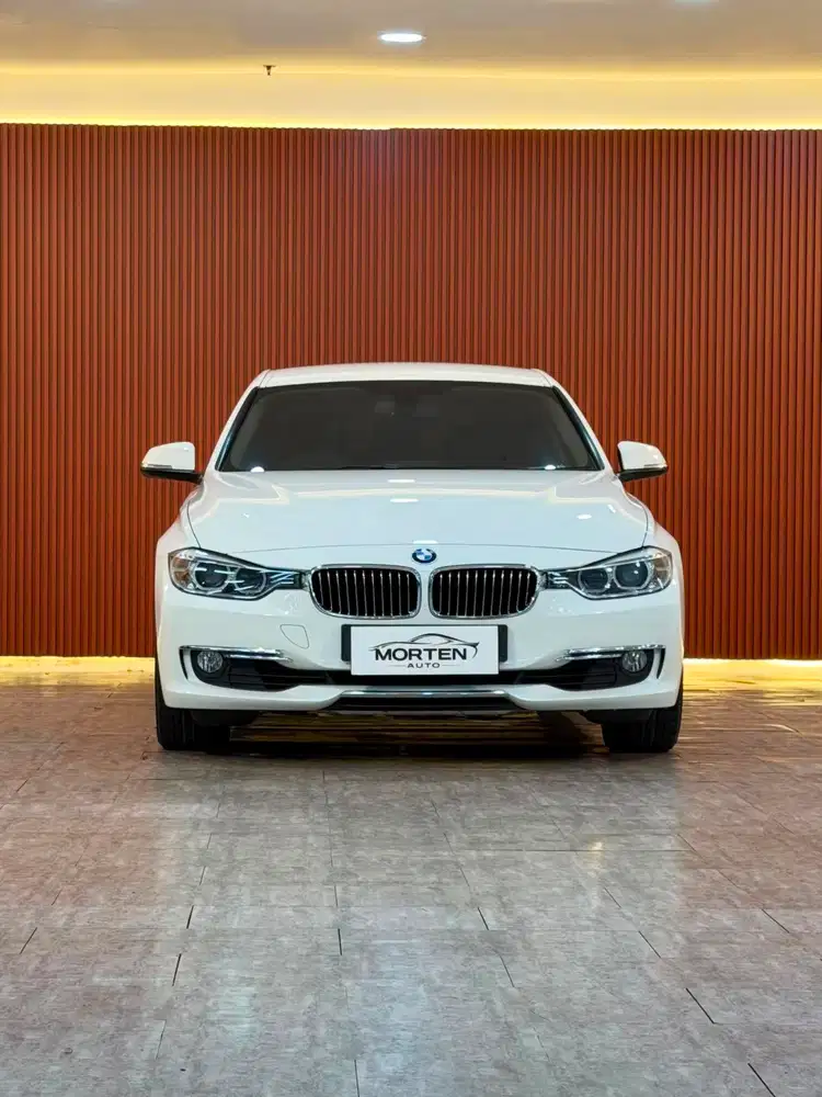 BMW 320i Luxury F30