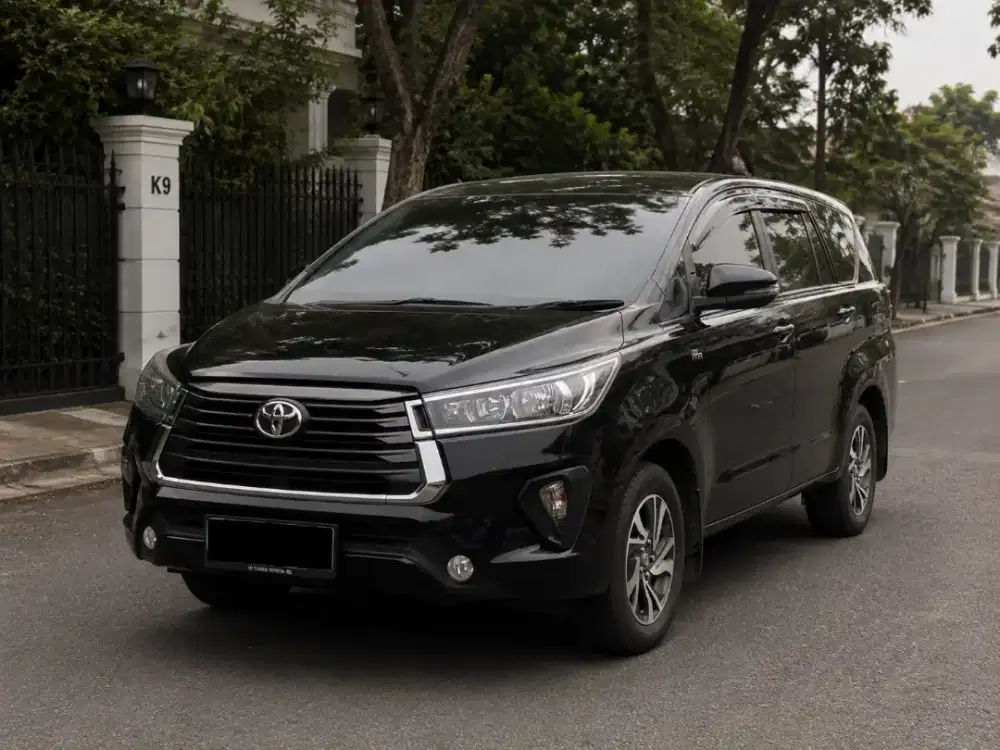 CASH TERMURAH!! TOYOTA INNOVA 2.4 V DIESEL MATIC 2022 HITAM FACELIFT