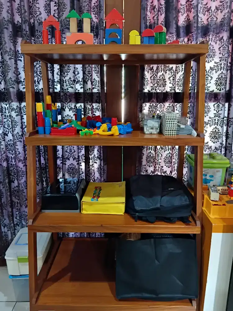 RAK DISPLAY KAYU