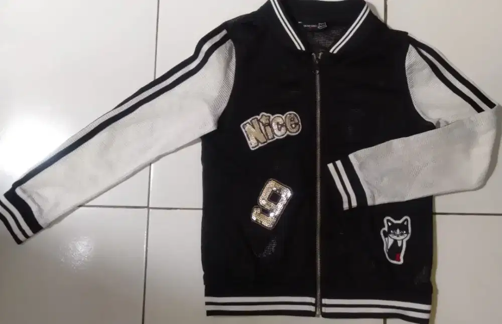 Jaket Anak Perempuan Usia 8-9 tahun
