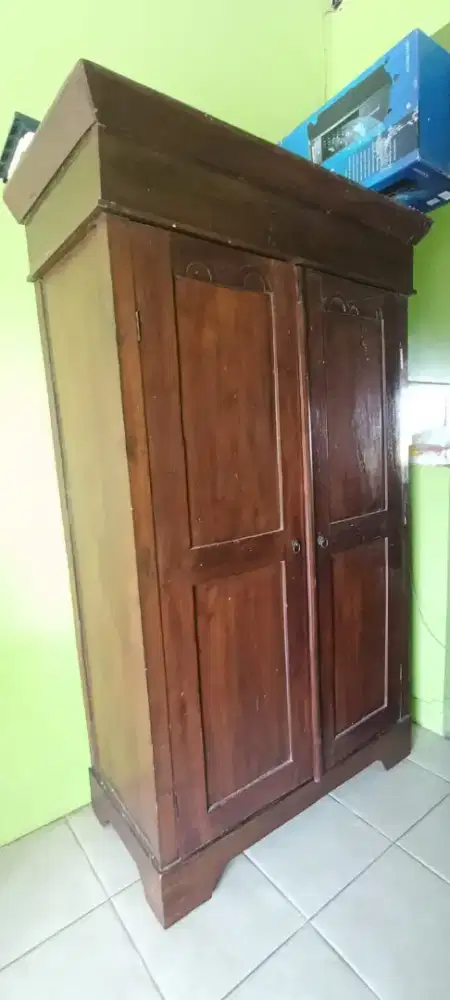Lemari Kayu Jati Tua