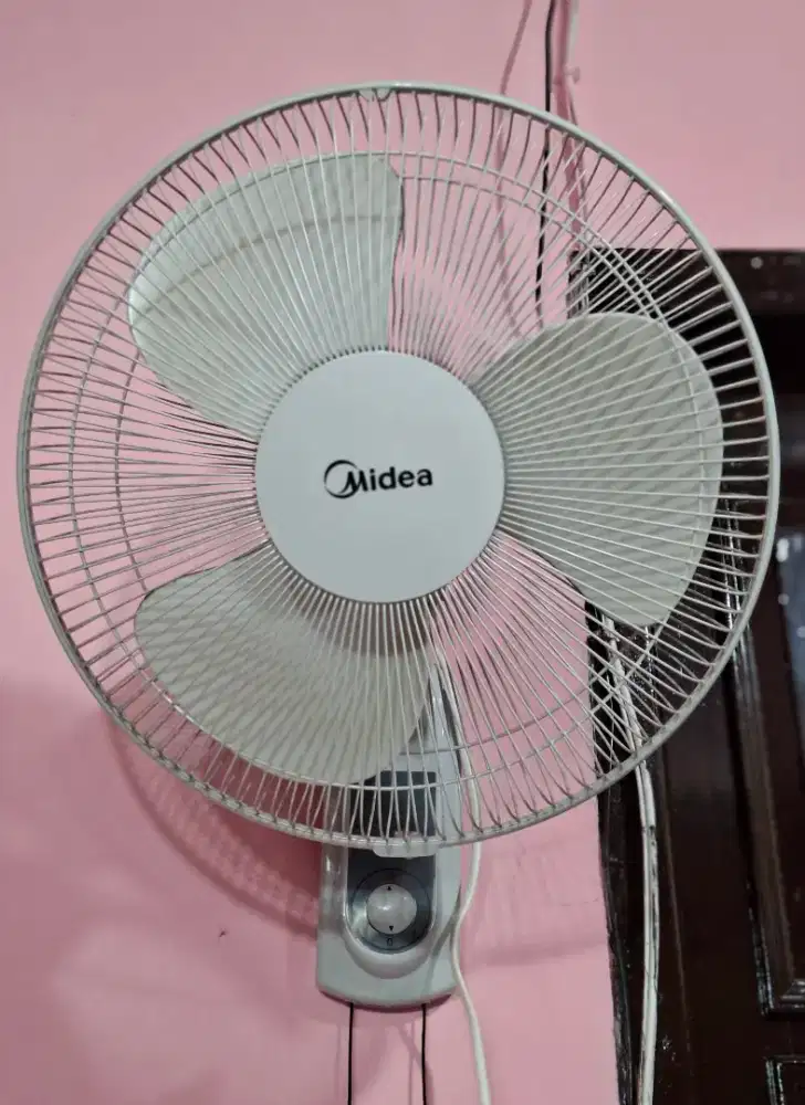 Kipas angin dinding Midea