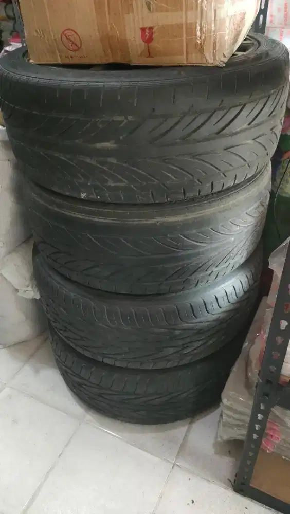Velg mobil dan ban mobil(bekas)
