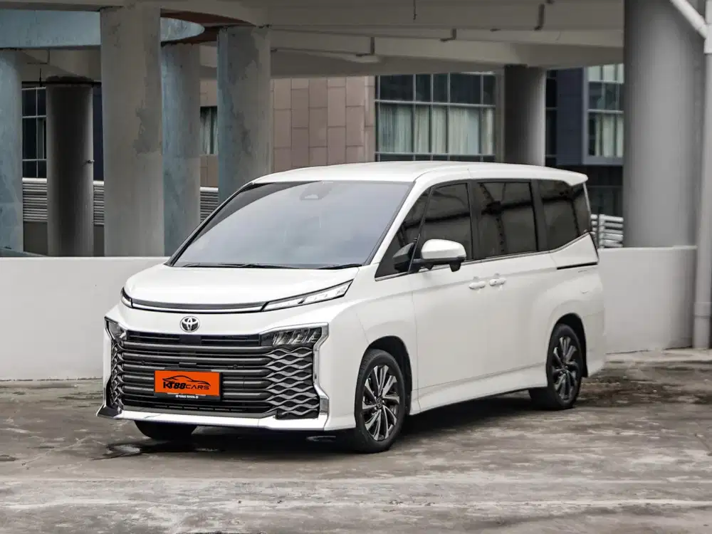 Toyota Voxy 2.0 Matic 2023 putih