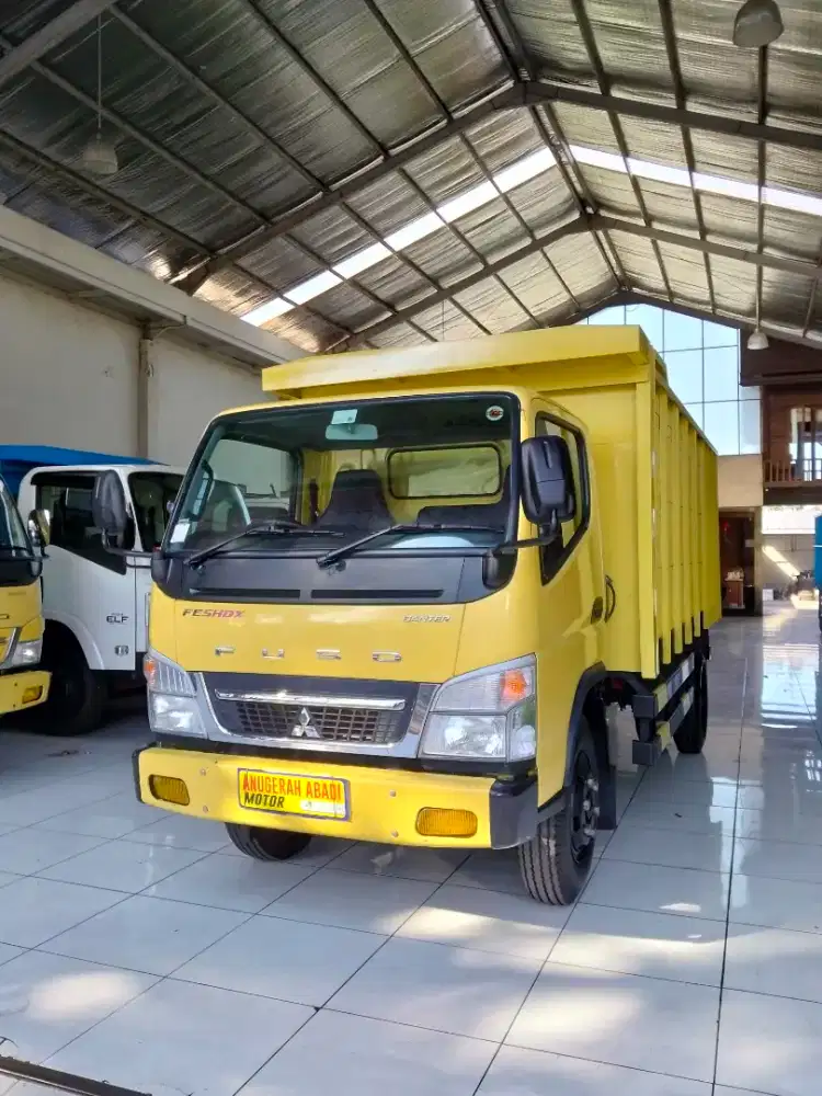 Mitsubishi canter light truck 2024
