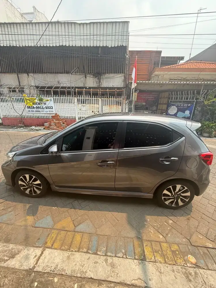 brio RS  matic 2022 warna abu tua