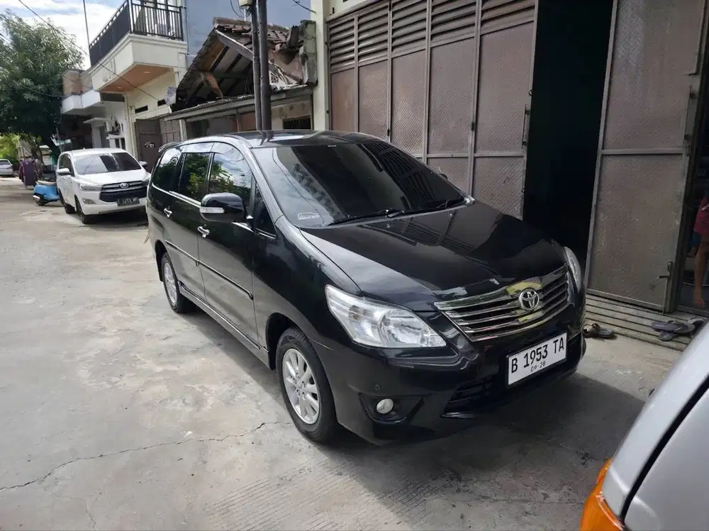Toyota Kijang Grand Innova Inova V AT Matic Tahun 2013 Hitam , 2012