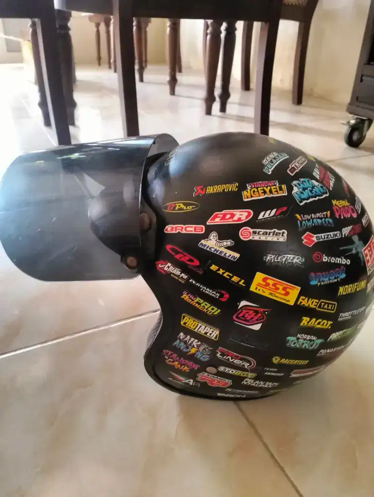 Helm bekas dijual murah cmn 75.000 dapat 2 pasang