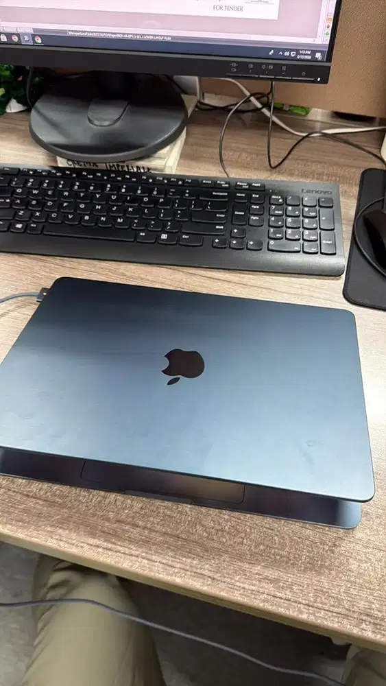 Jual Macbook Pro M2 blue