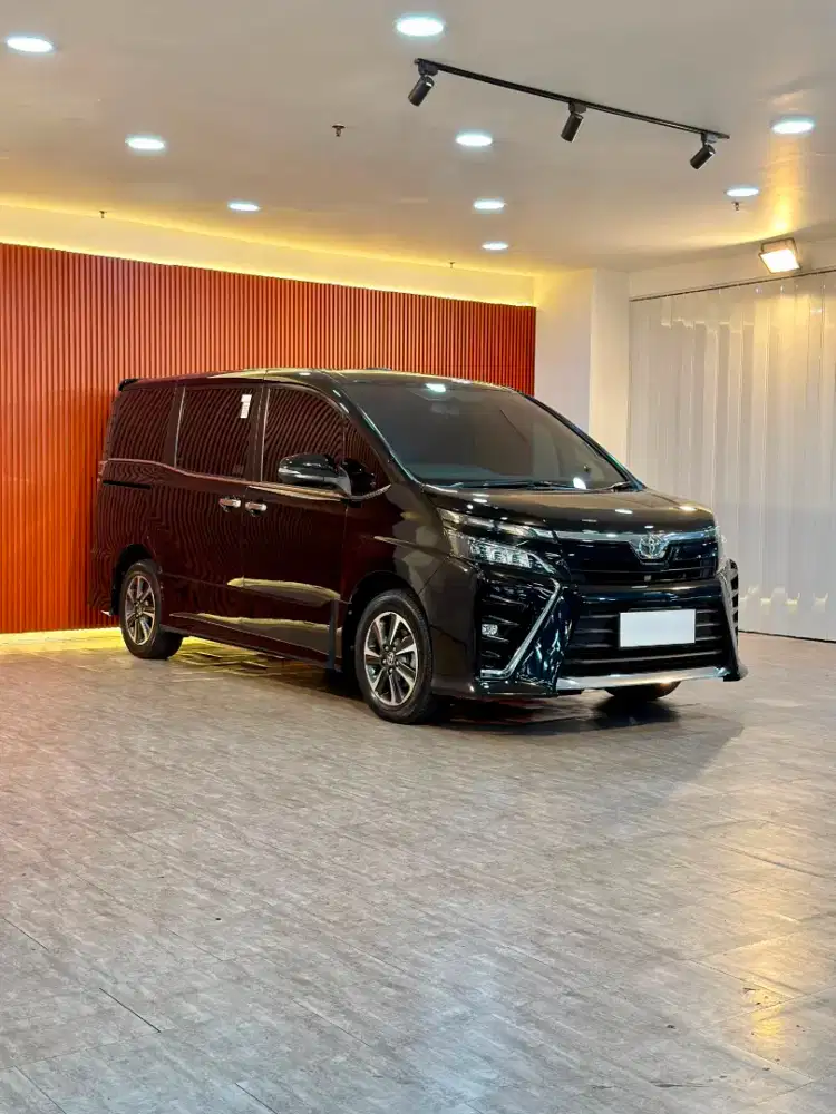 Toyota Voxy 2.0 AT Tahun 2020