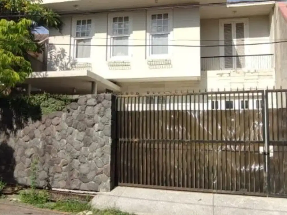 Rumah Simpang Darmo Permai