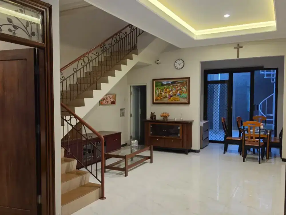 Disewakan rumah cantik full Furnished Bukitsari semarang 11710
