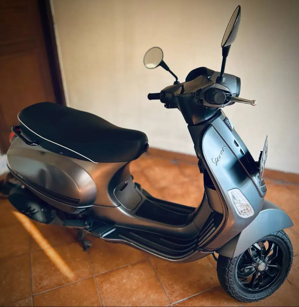 Vespa LX 125 2021 abu-abu
