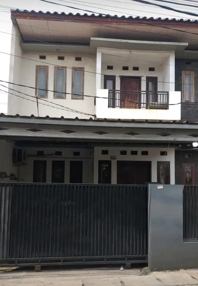 Di sewakan rumah pingir jalan