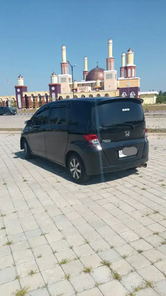 Dijual  Honda Freed SS lengkap hidup