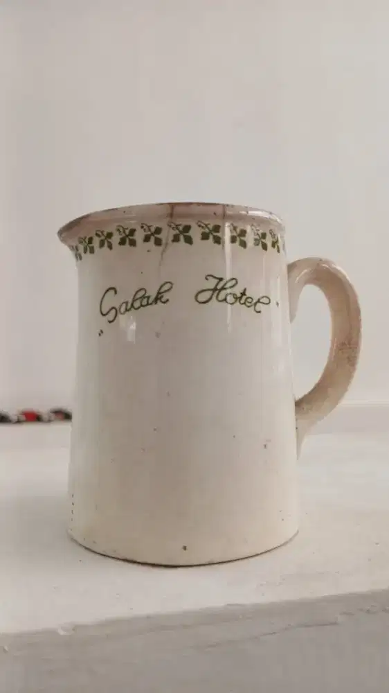 Mug vintage antik jadul Hotel Salak