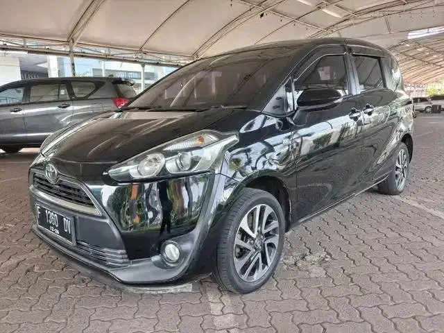 Dijual Santai: Toyota Sienta 1.5 V Bensin AT 2016 Hitam(Pemakaian Prib