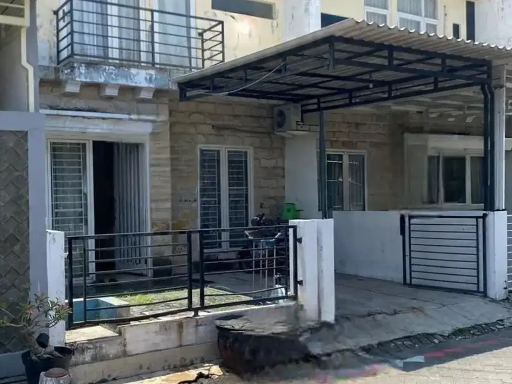 Rumah 2 lantai hadap Selatan lokasi di GreenLake, Wonorejo