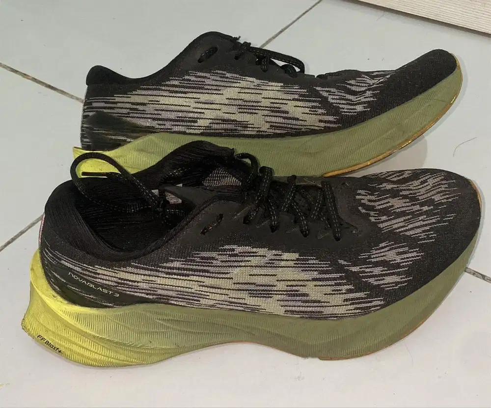 sepatu lari / running asics novablast 3