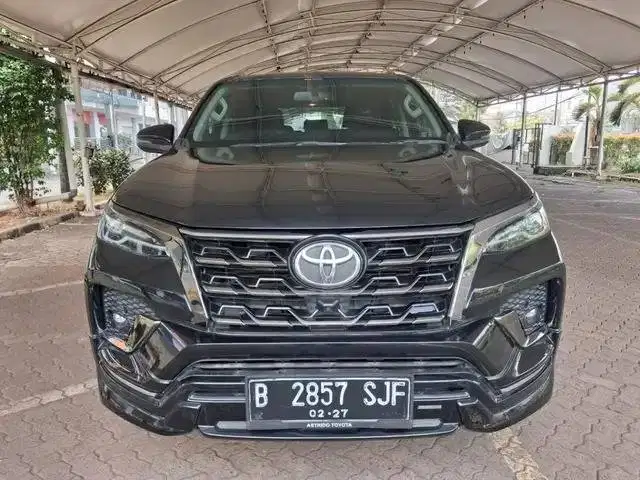 Dijual Santai: Toyota Fortuner 2.4 VRZ GR Sport AT 2022 Hitam(Pemakai