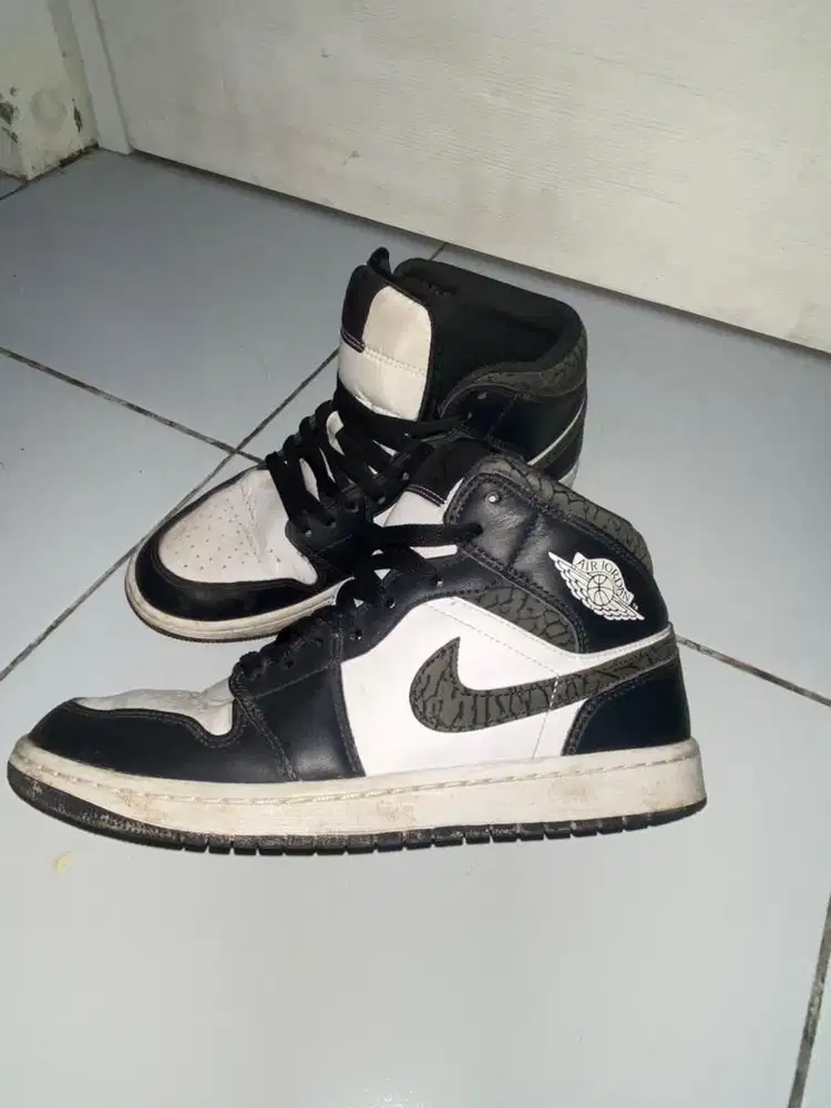 sepatu sneaker air jordan 1 mid se