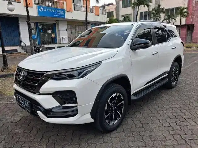 Dijual Santai: Toyota Fortuner 2.8 4x2 GR Sport DSL Solar AT 2022 Puti