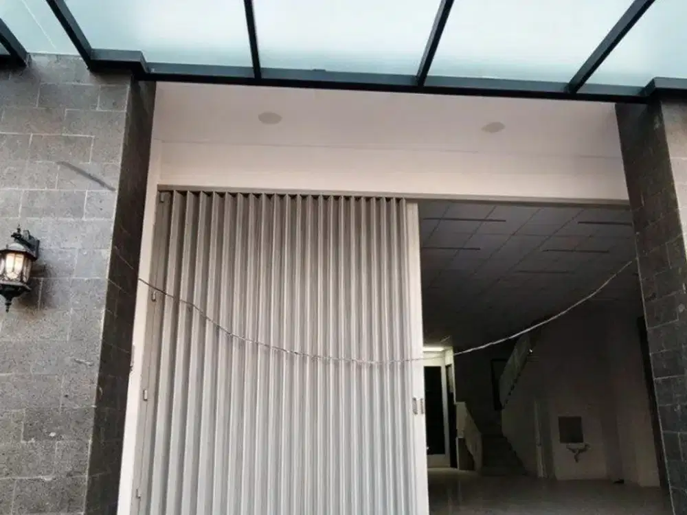 Ruko Jalan Ngagel Area komersial Parkiran luas Baru Gress Siap pakai