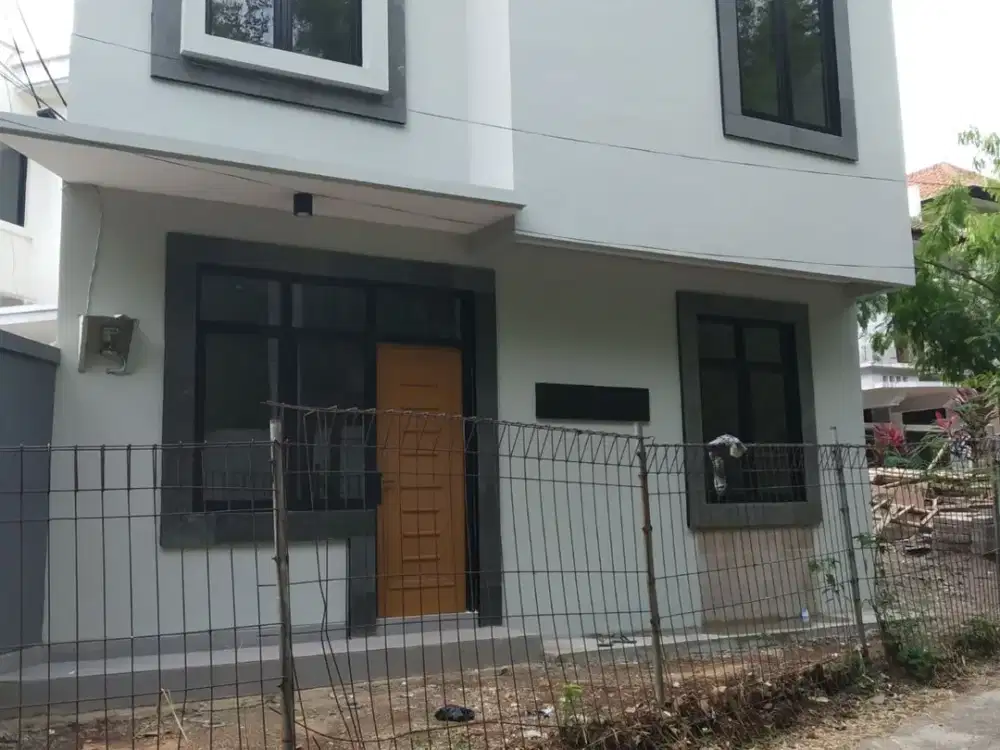Rumah sewa Cilandak, buat Kantor Kecil. lt, 80m  / lb 100 m  2 lantai , unfurnis 90 jt / Thn