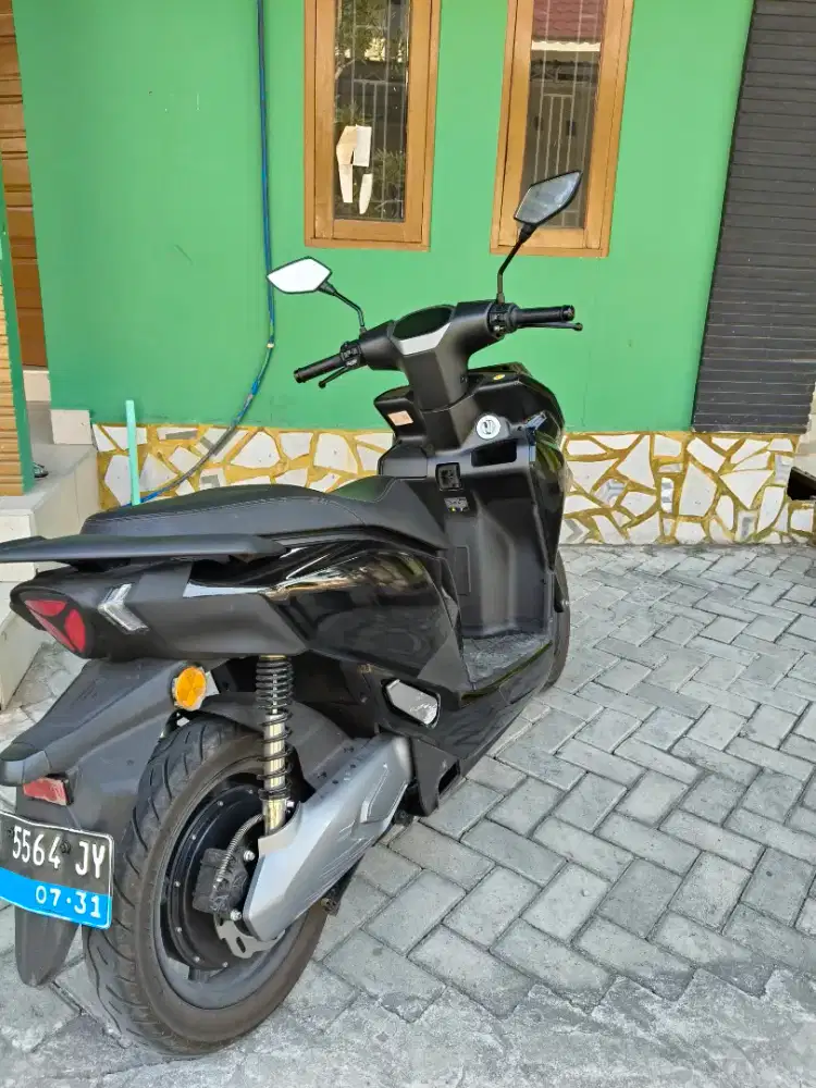 Yadea Velax H baru beli km 1000 perak
