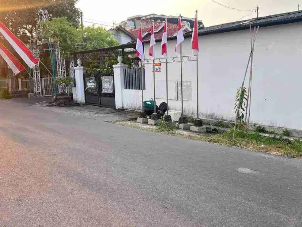 Rumah Hitung Tanah Strategis dekat Rumah Pak Jokowi Solo Kota
