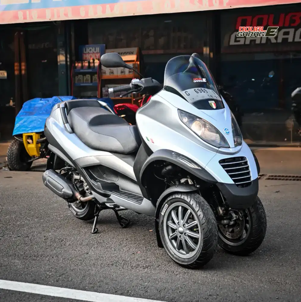 PIAGGIO MP3 250ie SILVER 2007  ISTIMEWA LOW KM 6 RB ORIGINAL 
‎
