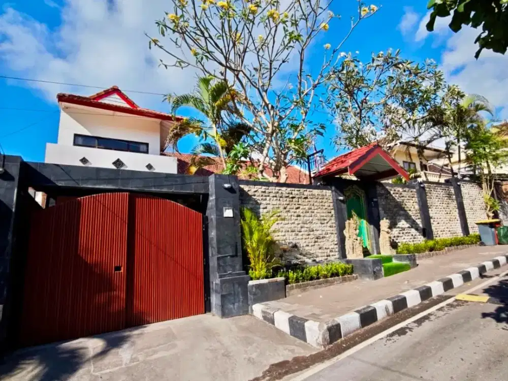RUMAH BALINESE EXCLUSIVE 2 LANTAI DI SILIGITA NUSA DUA DEKAT PANTAI MENGIAT