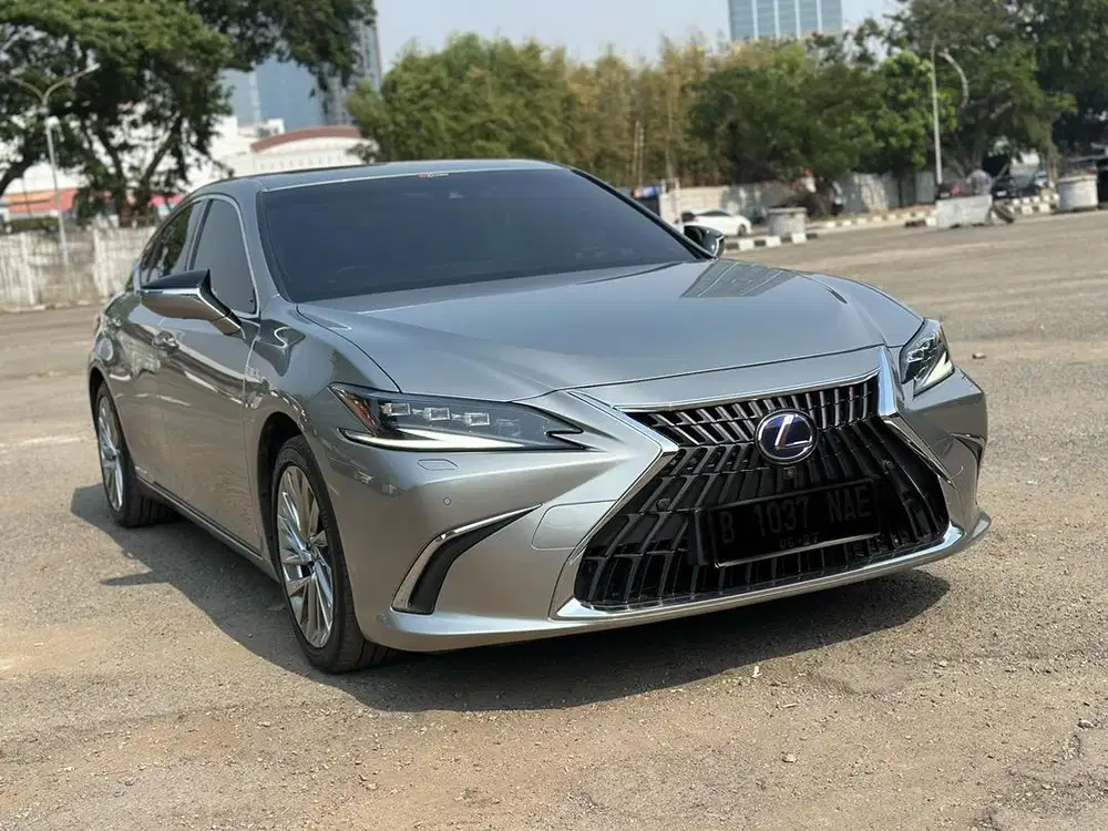 TURUN HARGA DIJUAL CEPAT LEXUS ES300 HYBRID 2022 GREY