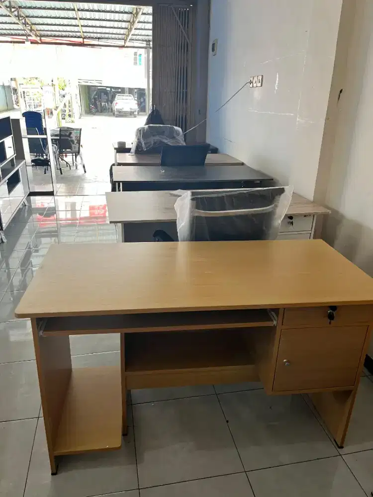 READY MEJA KOMPUTER TERMURAH
